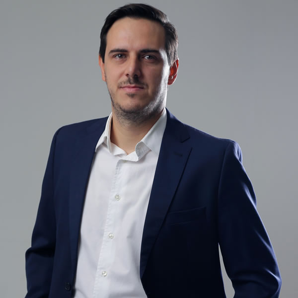 Dr. Rafael Della Torre Oliveira